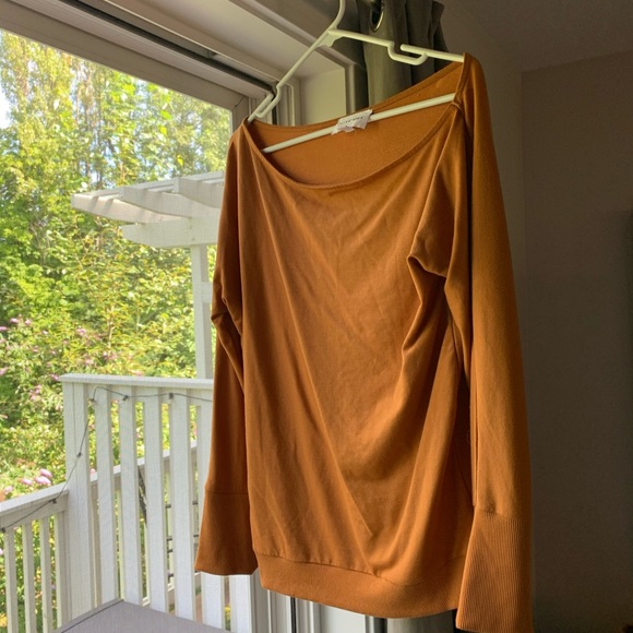 Stylish rust color, scoop neck LS sweater Size M - Picture 3 of 3